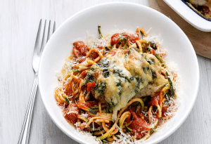 Read more about the article Stuffed chicken breast with zoodles and tomato sauce