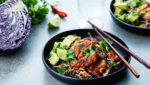 Read more about the article Keto Asian chicken with peanut coleslaw