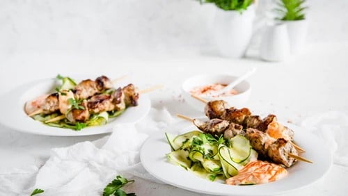 Read more about the article Grilled Pork Skewers with ribbon zoodles