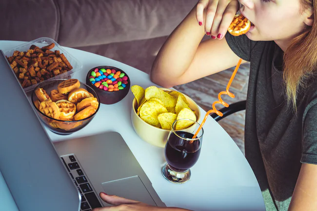 You are currently viewing Emotional eating and how to avoid it