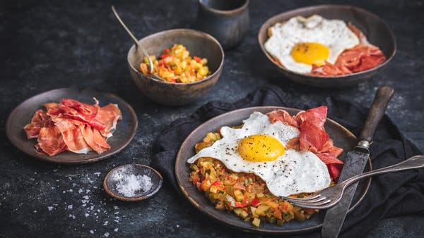 Read more about the article Spanish ratatouille with egg and Serrano ham