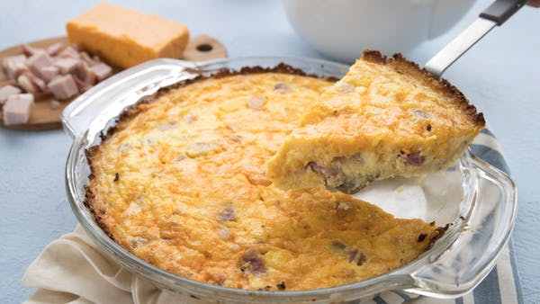 You are currently viewing Keto ham and cheese quiche with cauliflower crust