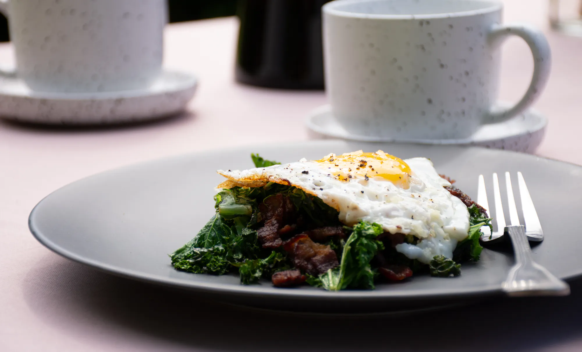 You are currently viewing Crispy bacon & kale with fried eggs