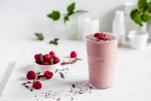 Read more about the article High protein chocolate raspberry cheesecake smoothie