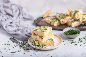 Read more about the article Egg bites with turkey bacon and chives