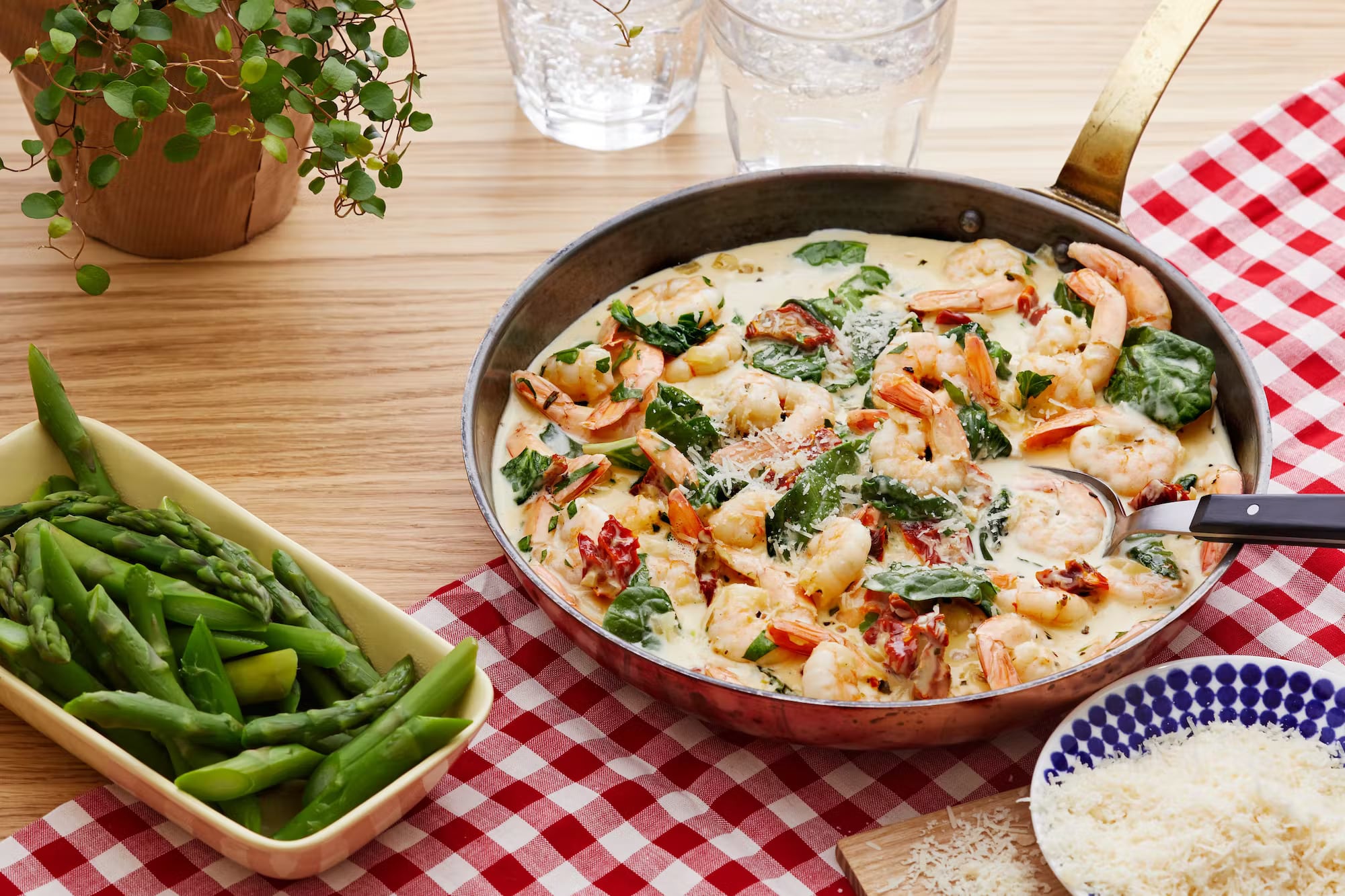 You are currently viewing Creamy low carb Tuscan shrimp