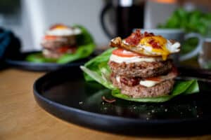 Read more about the article High protein turkey breakfast burger